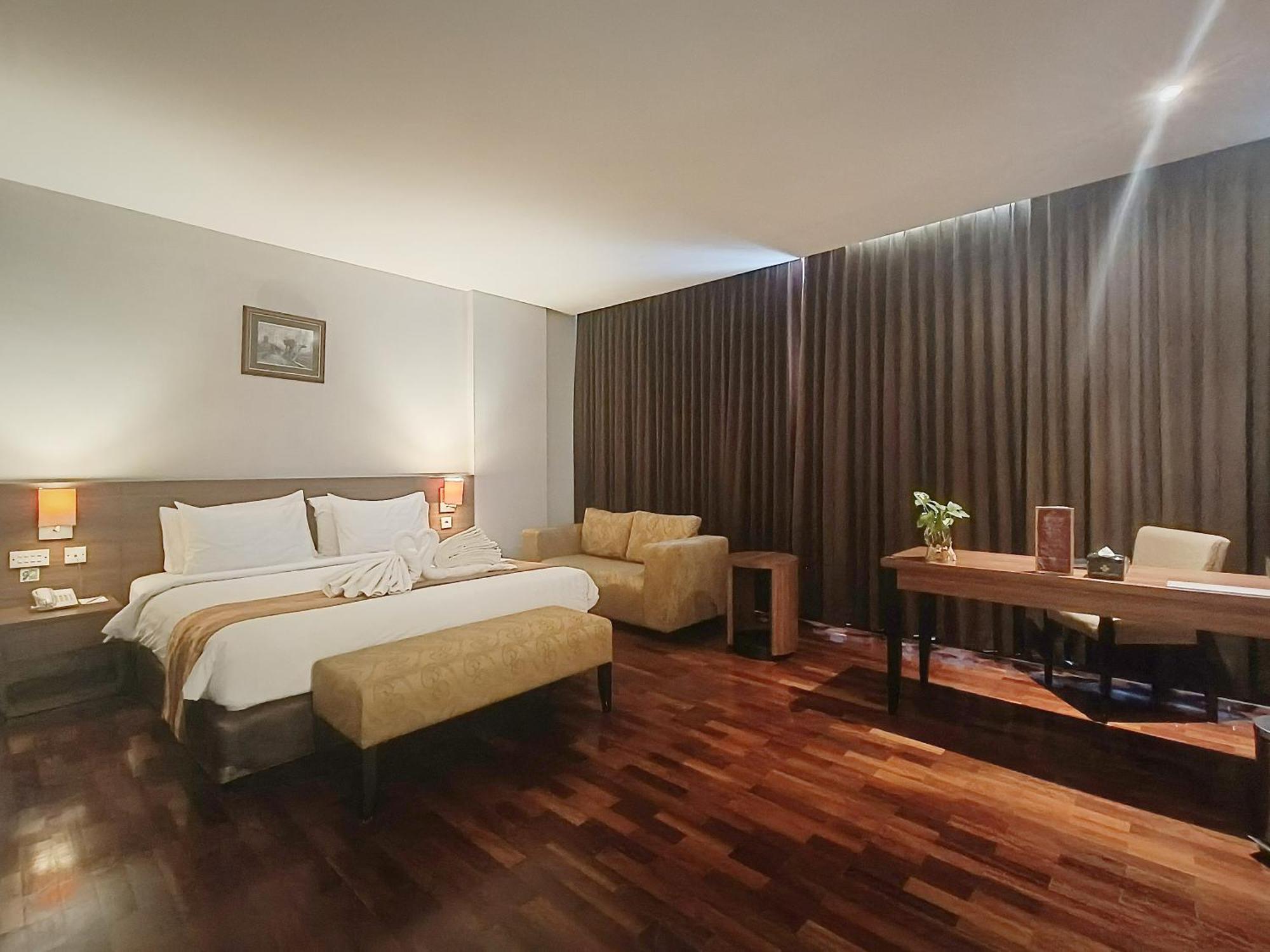 Grand Cakra Hotel Malang Exteriér fotografie
