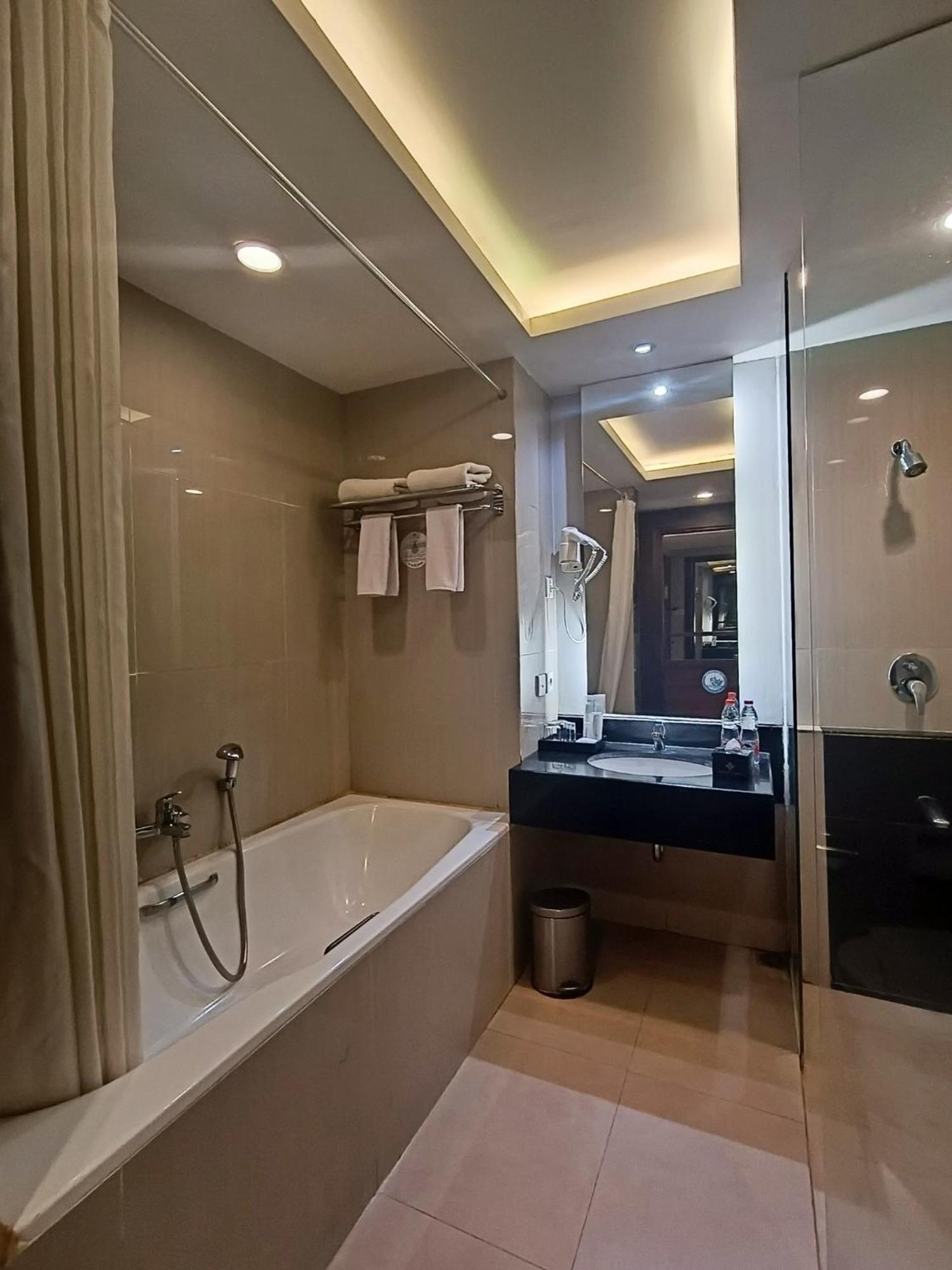 Grand Cakra Hotel Malang Exteriér fotografie
